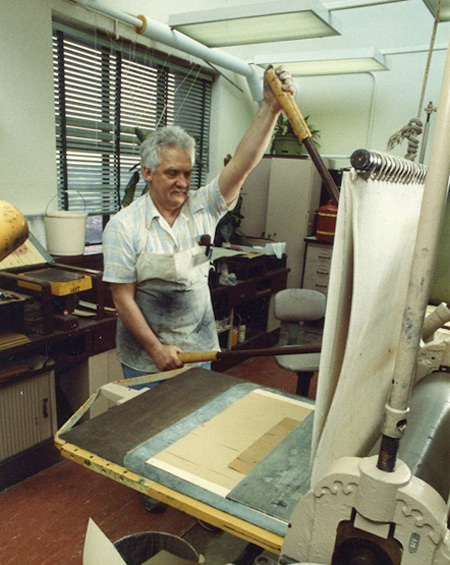 Printer at the BEP replicates display on 19th century hand-press