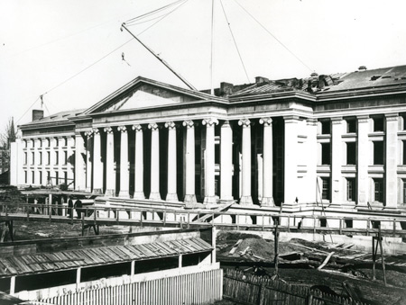 Black and white photograph of construction of the Treasury building.