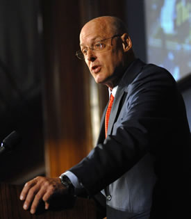 Photo: Paulson Delivers Remarks to the Economic Club of Chicago
