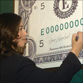 Photo: Secretary Snow and Treasurer Cabral Unveil ''Snow-Cabral'' Paper Currency