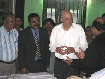 Photo: Paulson Meets with Smartcard Recipients Near Kolkata, India