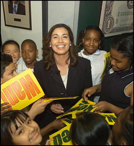 Photo: U.S. Treasurer Cabral teaches wise credit habits.